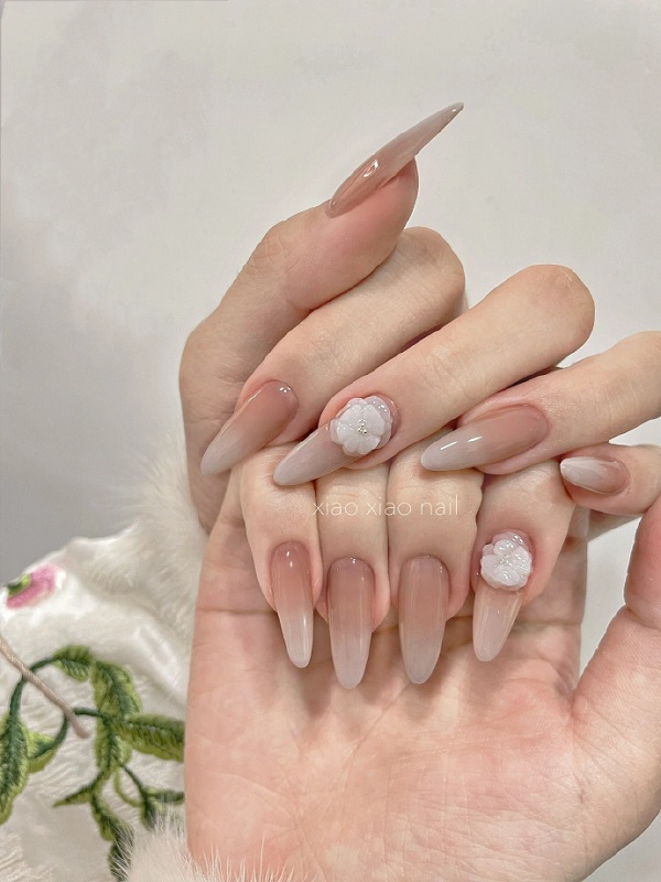 Mẫu nail đính đá sang chảnh đẹp nhất 6