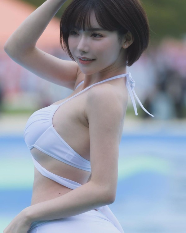 Ảnh Eimi Fukada bikini 18