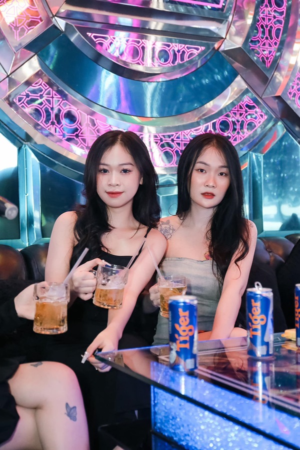 Ảnh gái xinh lên bar 14