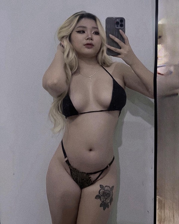 Gái xinh vú to mặc bikini 41