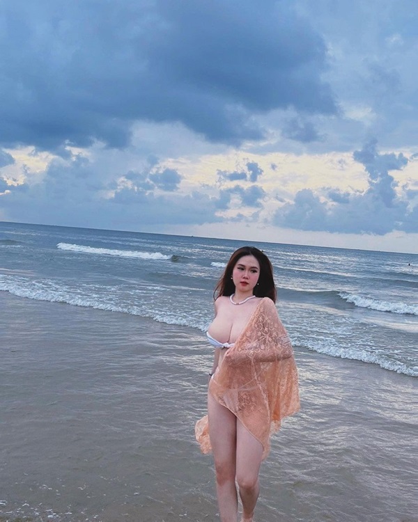 Gái xinh vú to mặc bikini 47