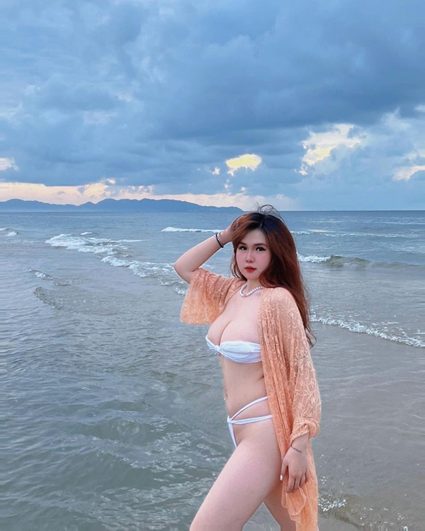 Gái xinh vú to mặc bikini 48