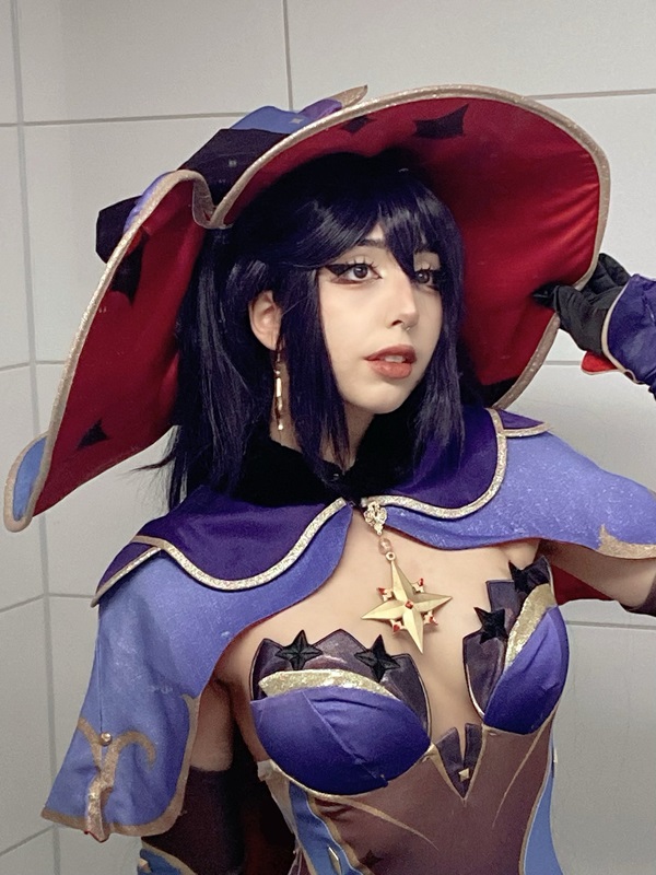 Ảnh Mona cosplay 14