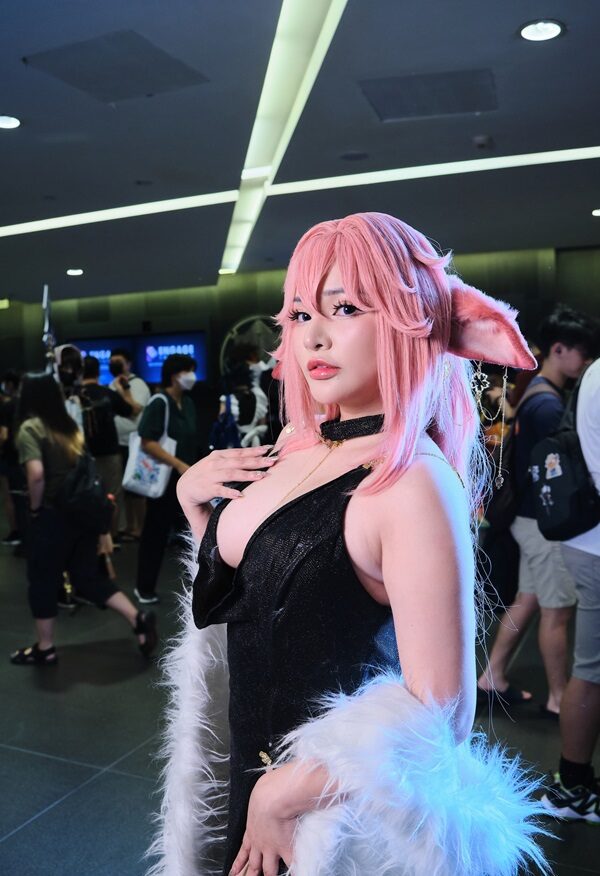 Ảnh Yae Miko cosplay 42