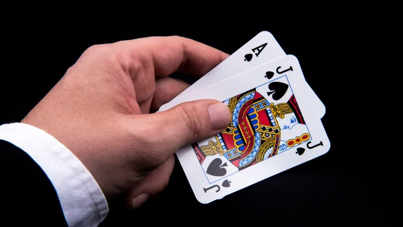 Blackjack hấp dẫn đông đảo người chơi nhờ vào luật chơi đơn giản