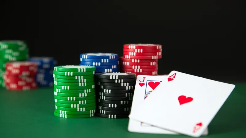 Để tham gia blackjack một cách tự tin và hiệu quả, người chơi cần nắm rõ các quy tắc cơ bản của trò chơi